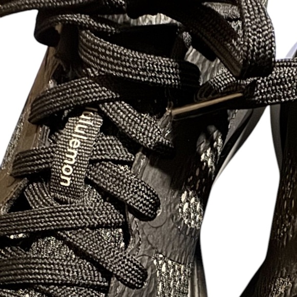 Lululemon Blissfeel 2 Women's Running Shoe *Winter Size 9 Black Silver Drop - Picture 8 of 11